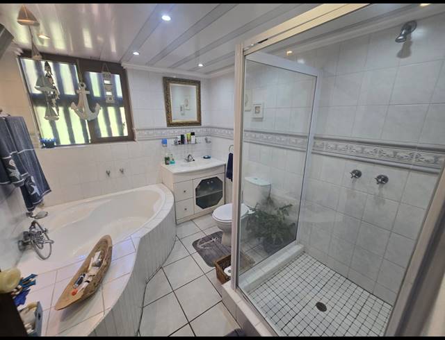 4 BEDROOM HOUSE FOR SALE IN PARKHILL GARDENS